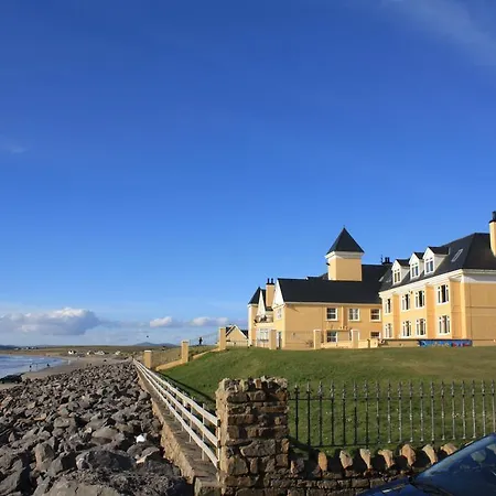 Отель Sandhouse 4*