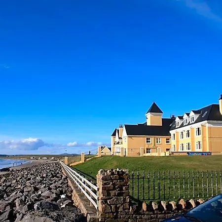 Sandhouse 4*